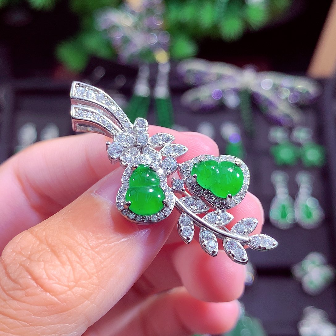 颈饰未镶嵌翡翠天然