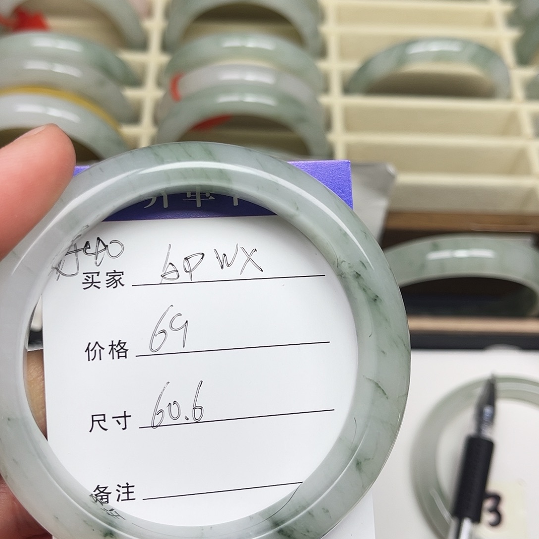 未镶嵌手镯石英质玉