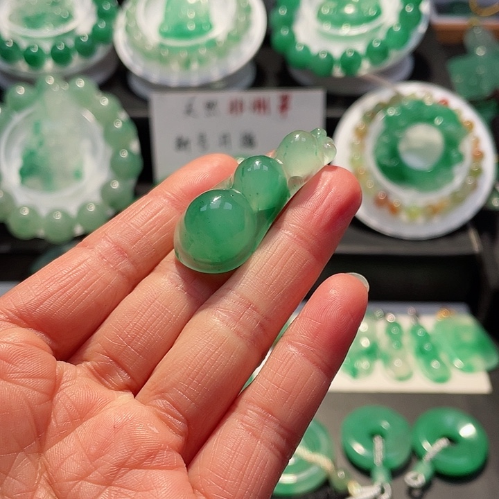 石英质玉吊坠未镶嵌