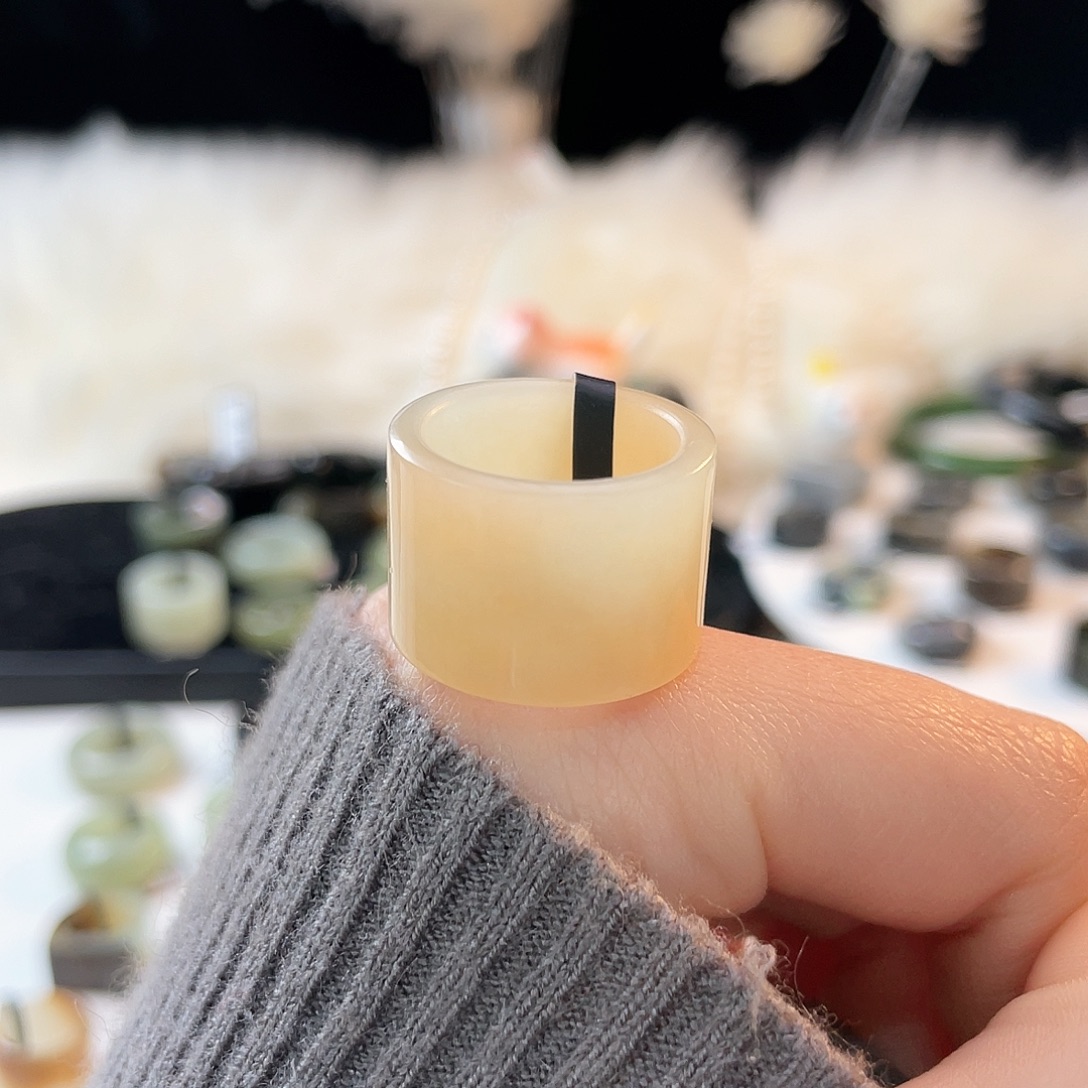 鄭***華和田玉未镶嵌戒指k132 糖白高筒直切17.3mm