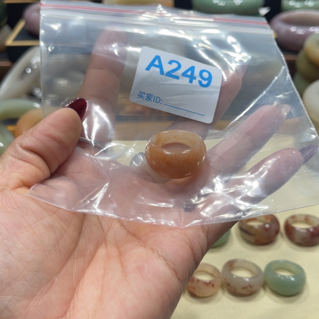 未镶嵌手镯石英岩玉瑀*