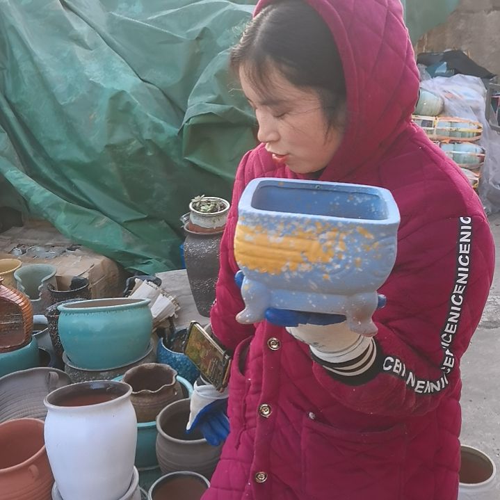 红陶瑕疵一个盆子。。。