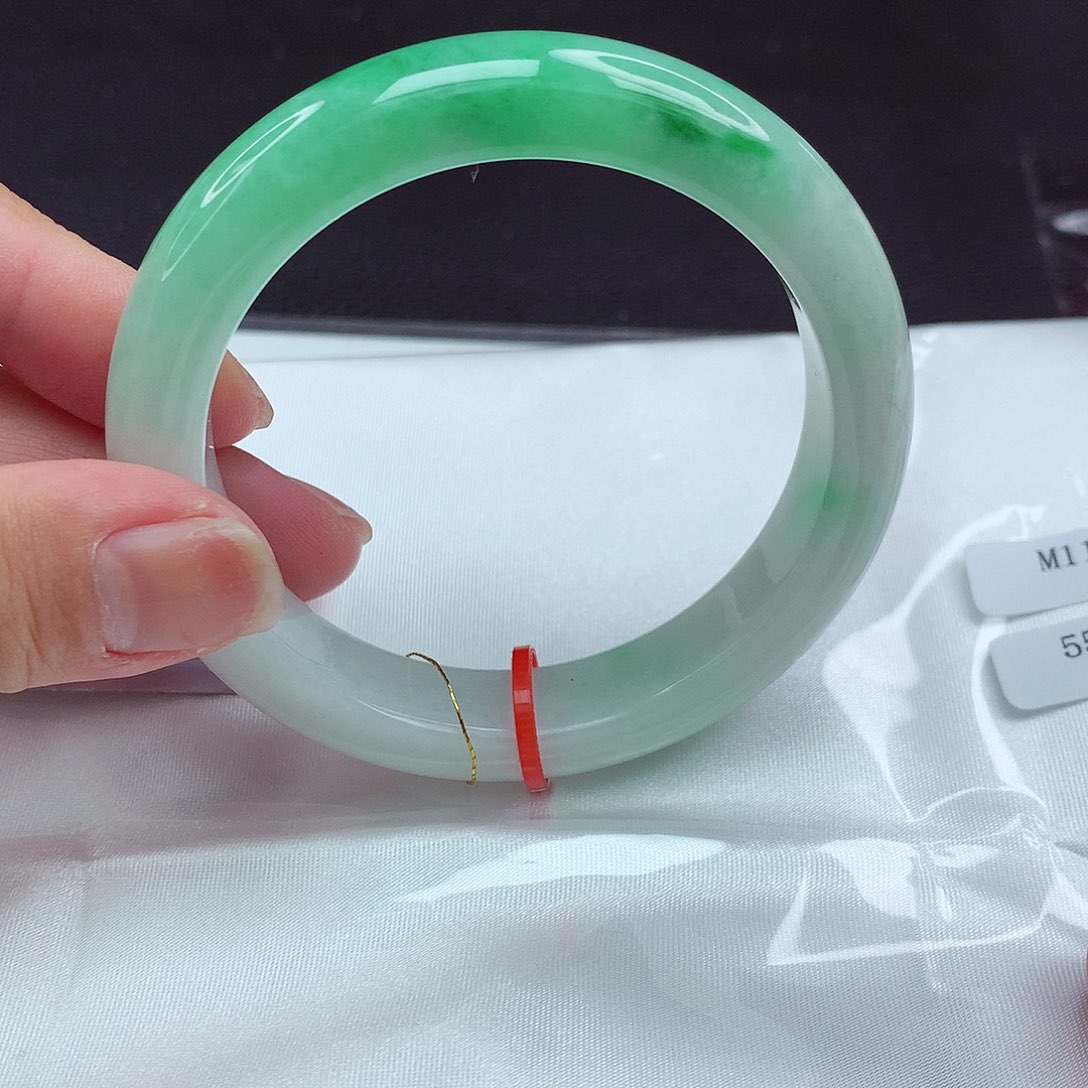 翡翠手镯未镶嵌55圈641