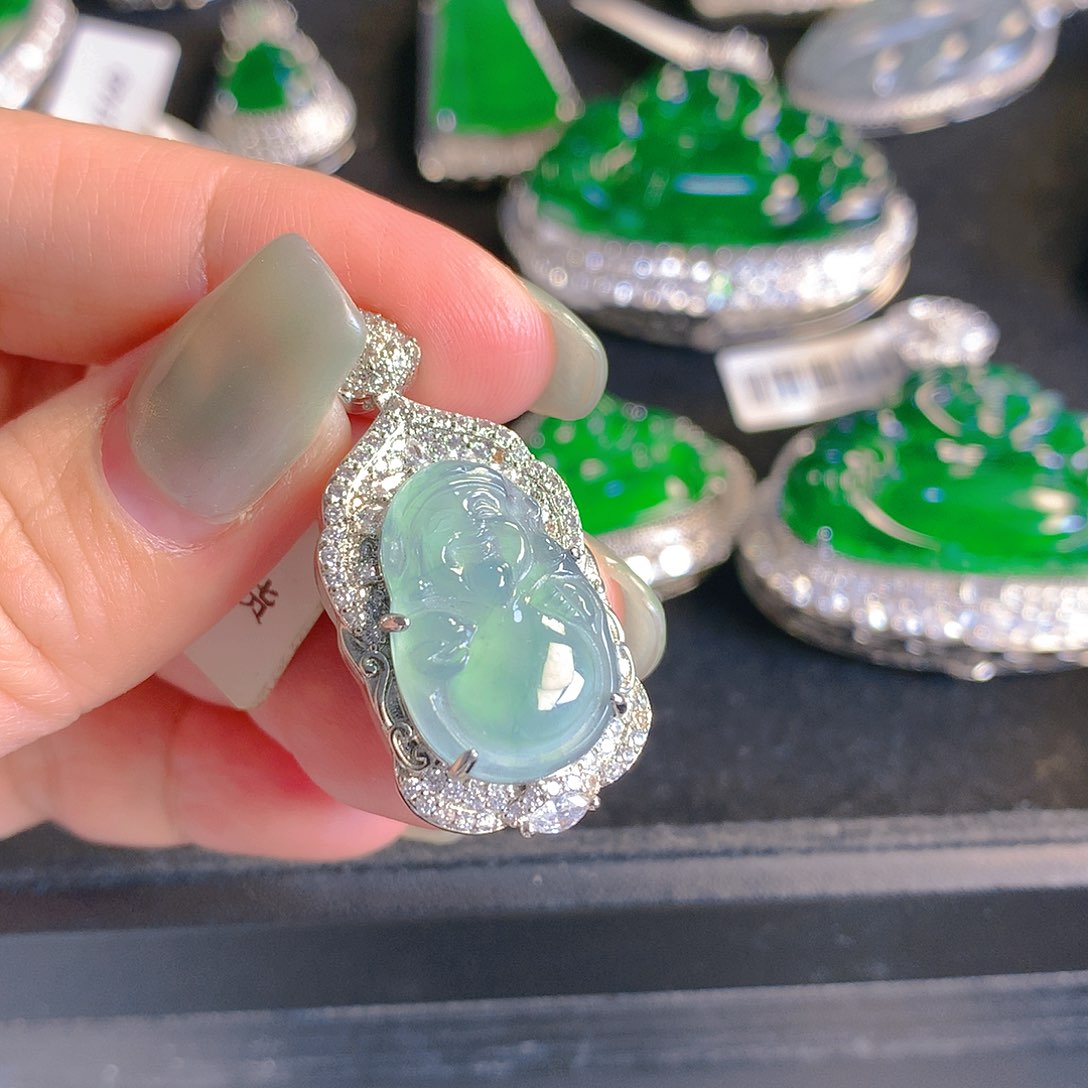 翡翠颈饰未镶嵌翡翠