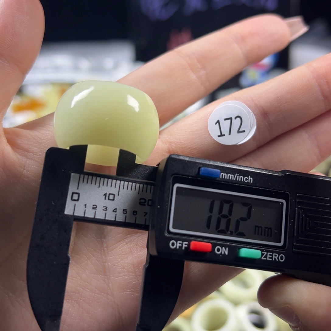 蛇纹石玉未镶嵌戒指