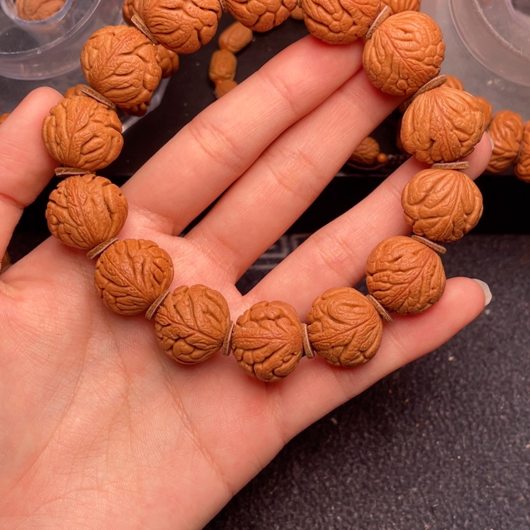 桃核吊坠秦岭核桃红魔铁将军