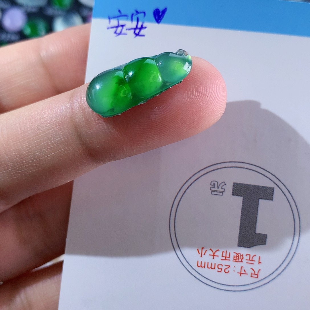 翡翠颈饰未镶嵌天然翡翠高冰豆子