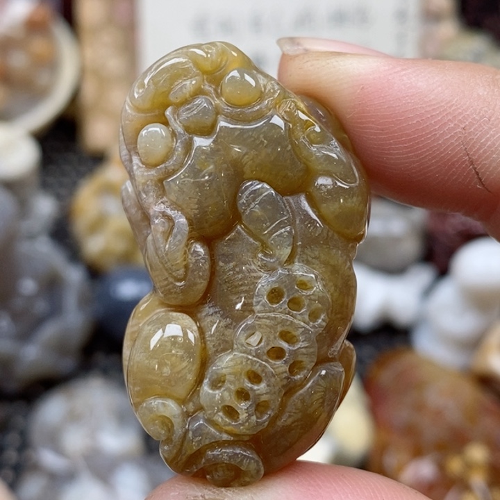 颈饰未镶嵌硅化珊瑚（珊瑚玉）