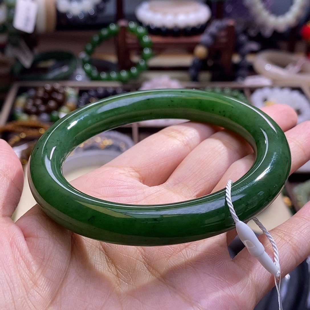颈饰未镶嵌和田玉59收藏级老矿料碧玉满绿圆条手镯