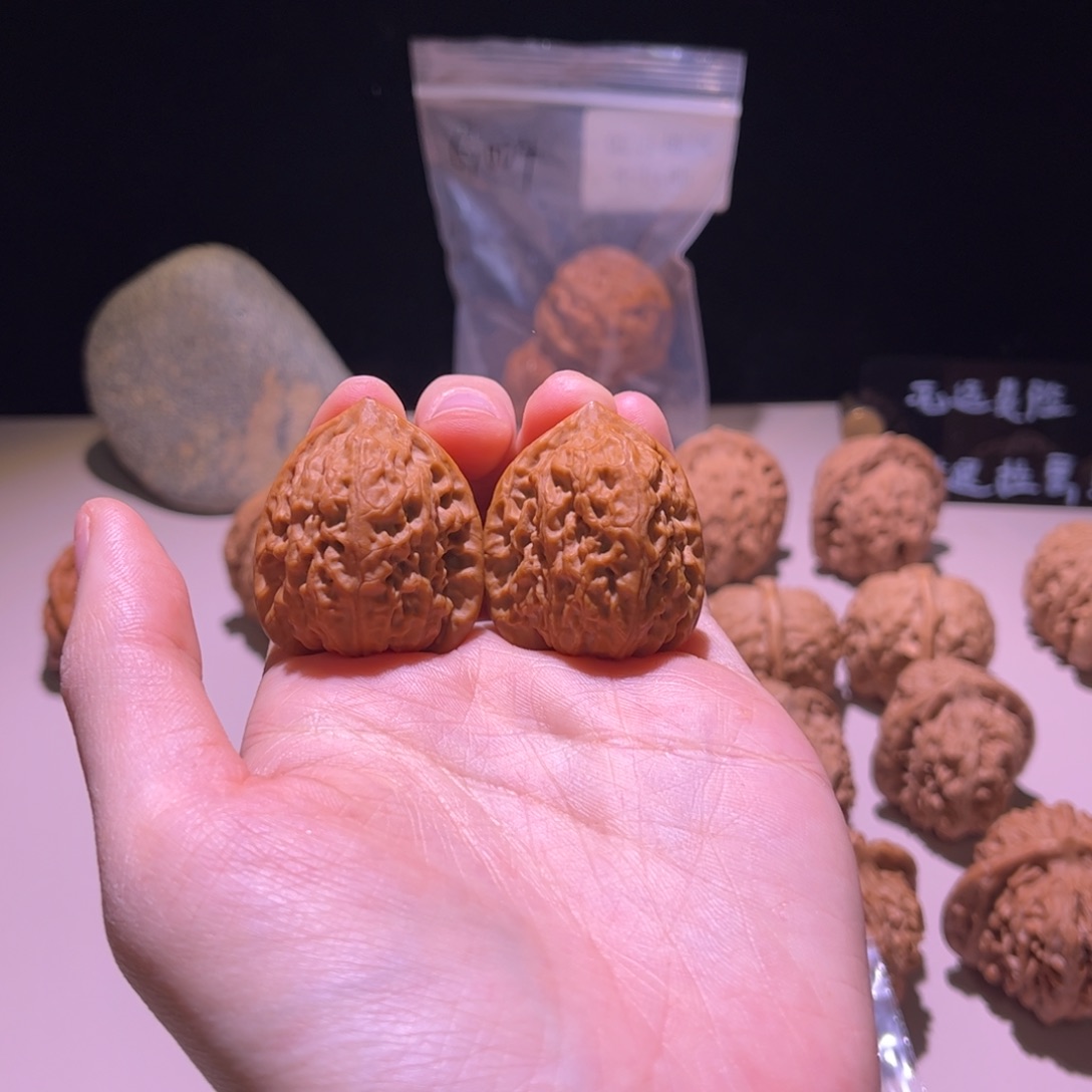 文玩核桃吊坠31尺野坤刮黄丝