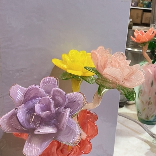 琉璃花瓶高45厘米宽9厘米