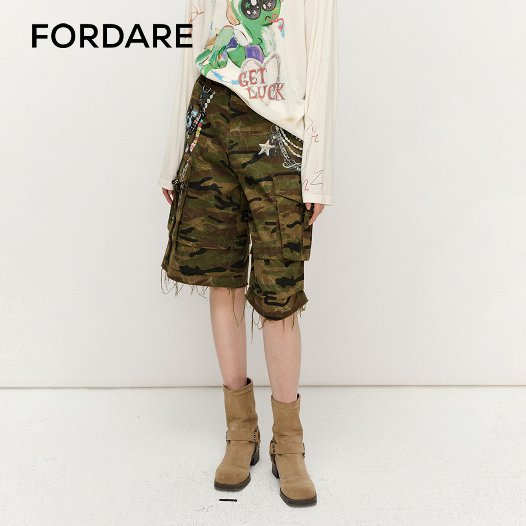 FORDARE福蝶 25春季新品 珍珠小狗吊坠毛边工装短裤迷彩宽松2224