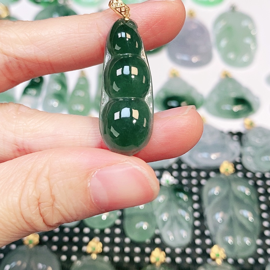 翡翠18K金镶嵌颈饰