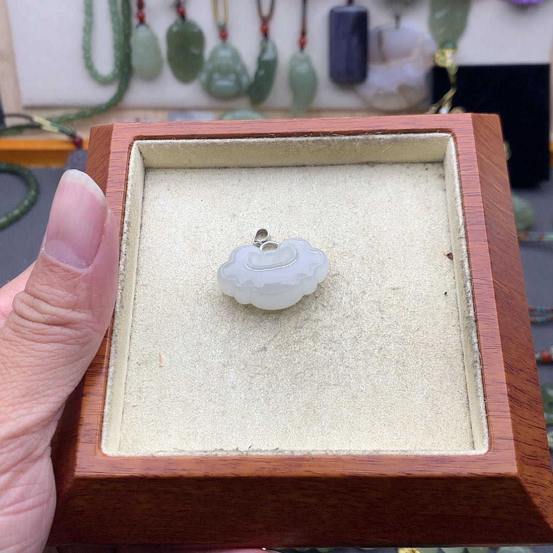 和田玉吊坠(不含链)银S925镶嵌花***?