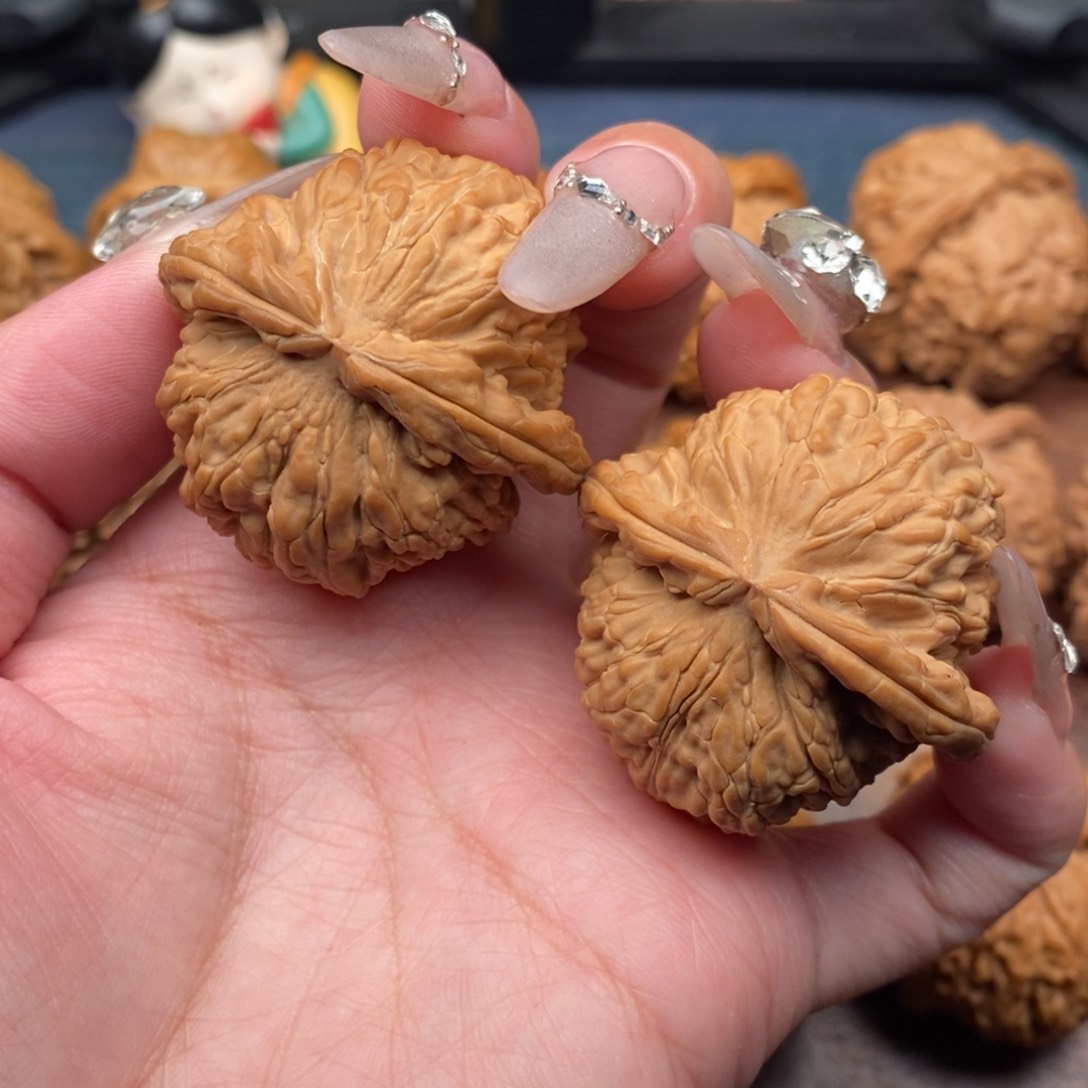 文玩核桃把件全品，红皮球白40.5