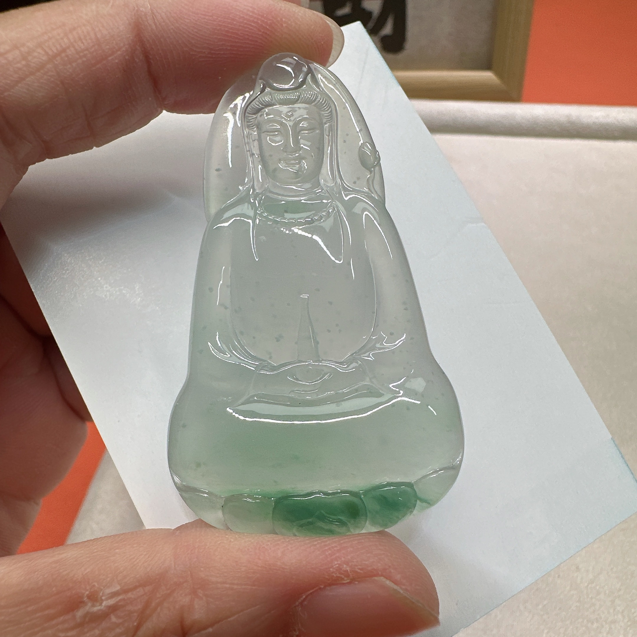 天然a货缅甸翡翠高冰木那素衣观音，飘绿，一刀切