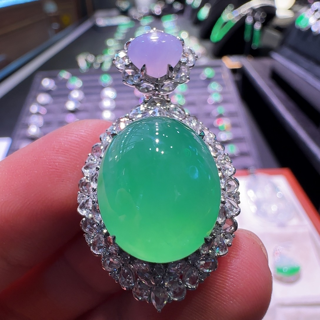 翡翠18K金镶嵌颈饰