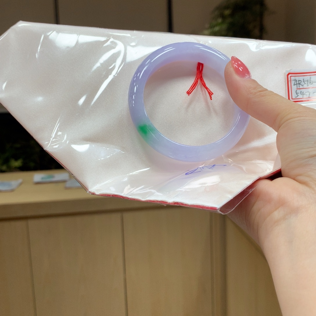 翡翠手镯未镶嵌艳**艳不退不换