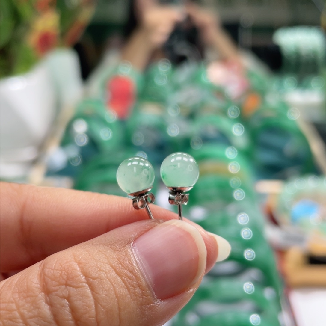 石英质玉耳钉未镶嵌