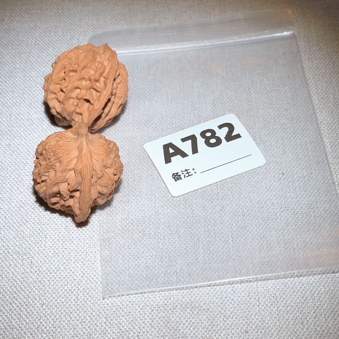 文玩核桃吊坠黄干782