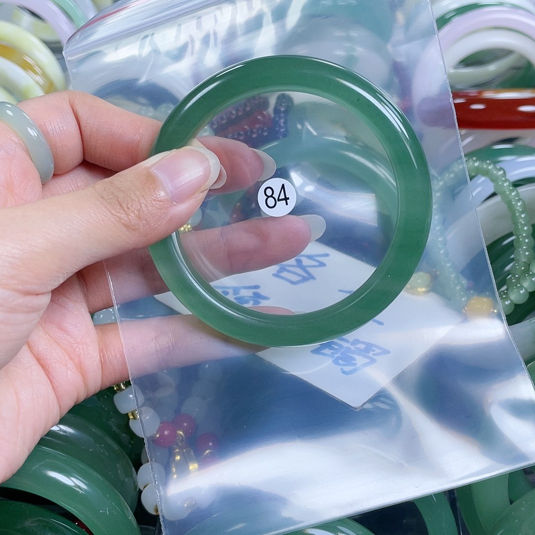 石英质玉手镯未镶嵌58