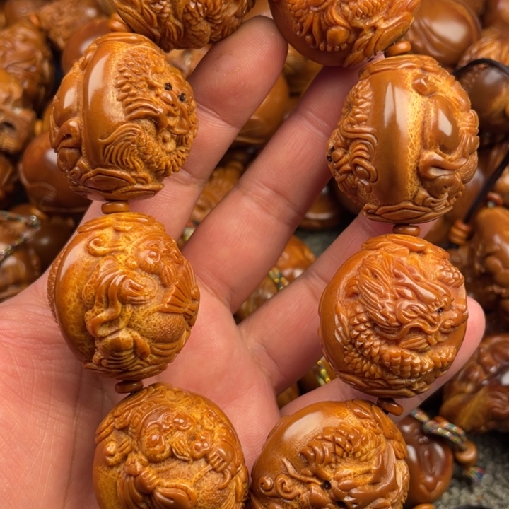 橄榄核吊坠藤**。橄榄核手持