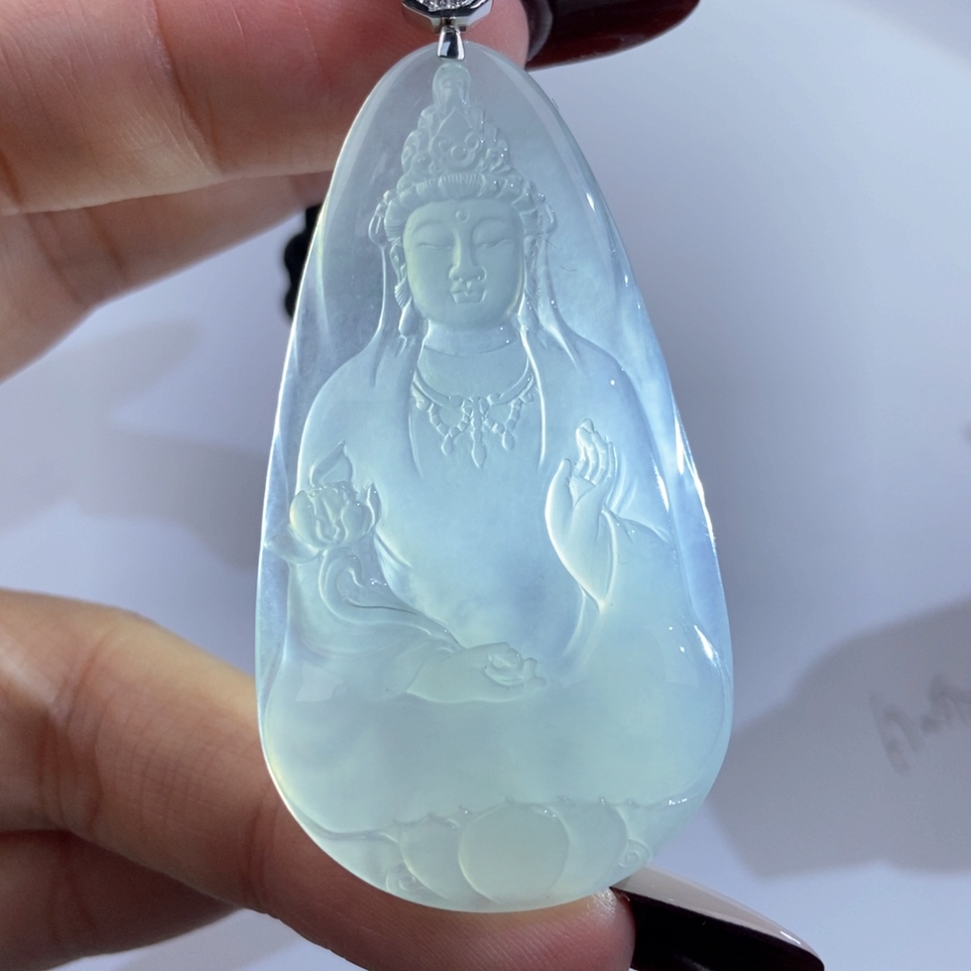 翡翠未镶嵌颈饰观音