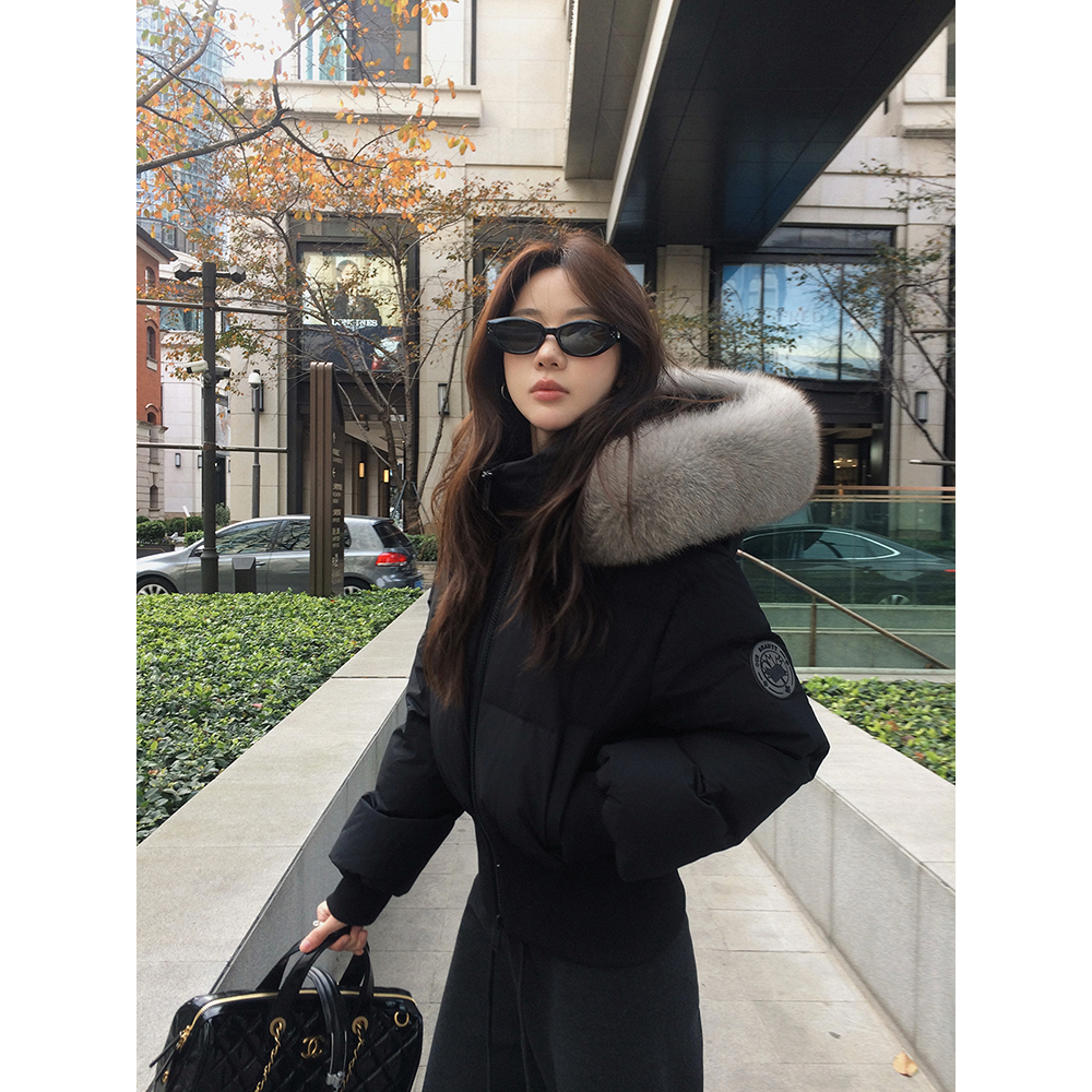 张贝贝 90白鸭绒保暖针织可拆卸狐狸毛领连帽立领短款羽绒服外套