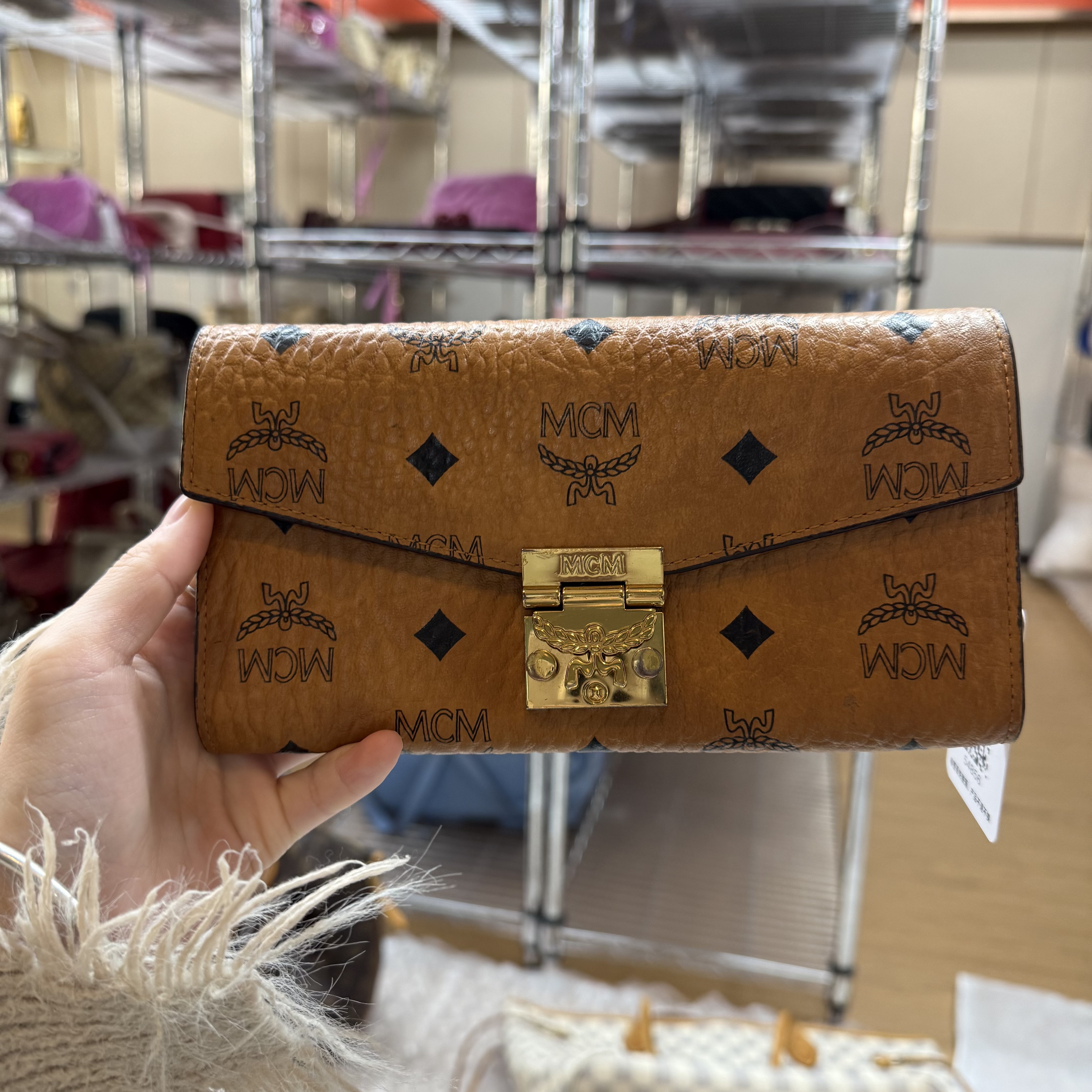 95新 MCM 干邑色涂层帆布老花月桂树扣手拿包/54856