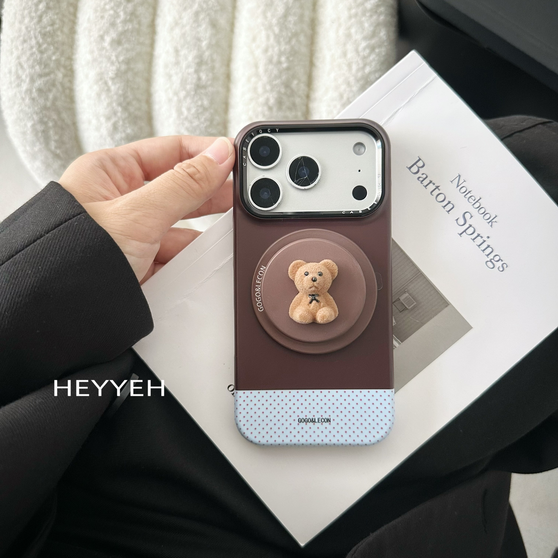 蓝棕拼色波点小熊磁吸适用iPhone17pro max苹果16手机壳14硬壳13