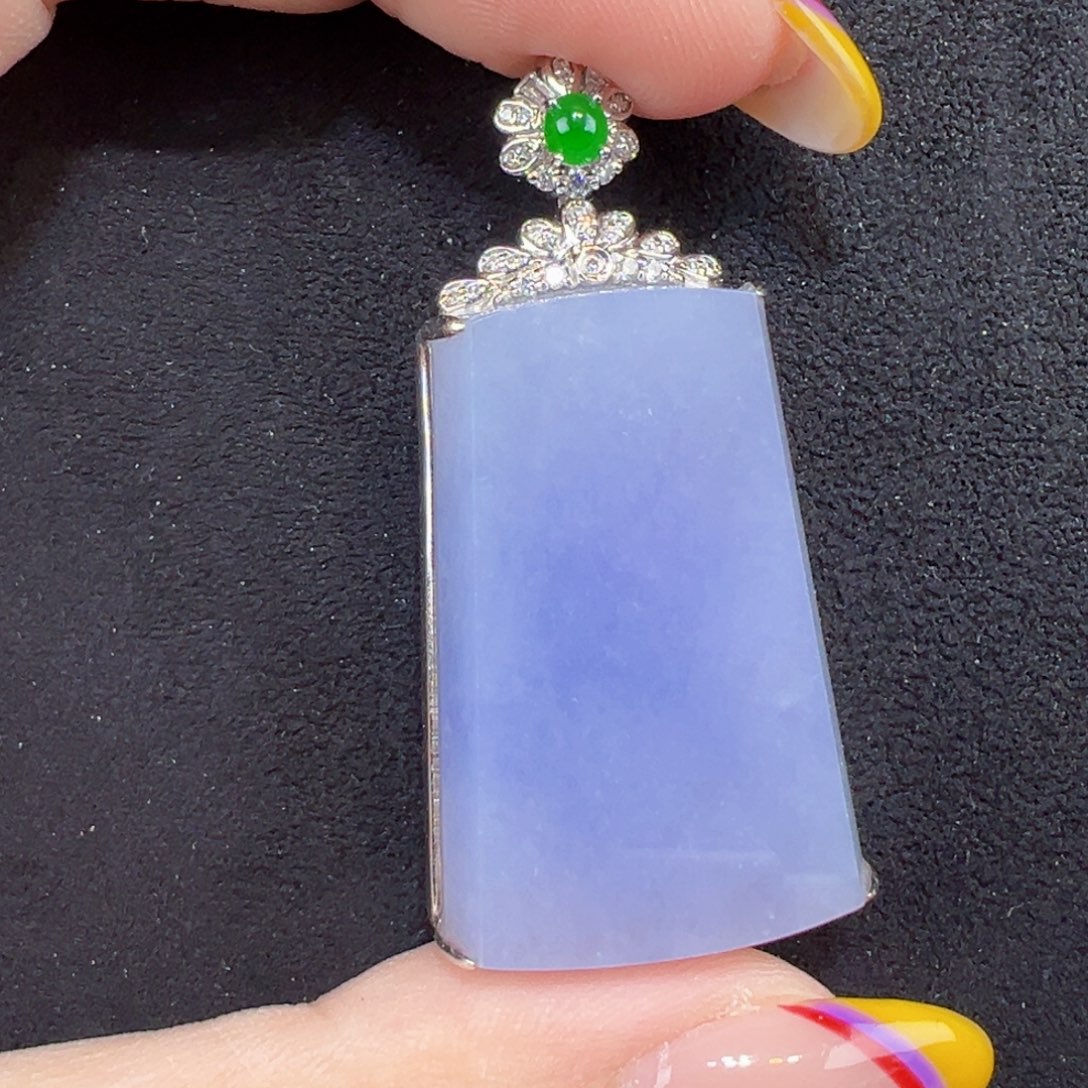 翡翠18K金镶嵌颈饰无事牌