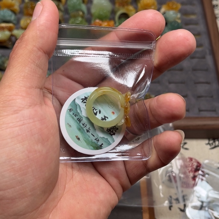 蛇纹石玉戒指合金拾*