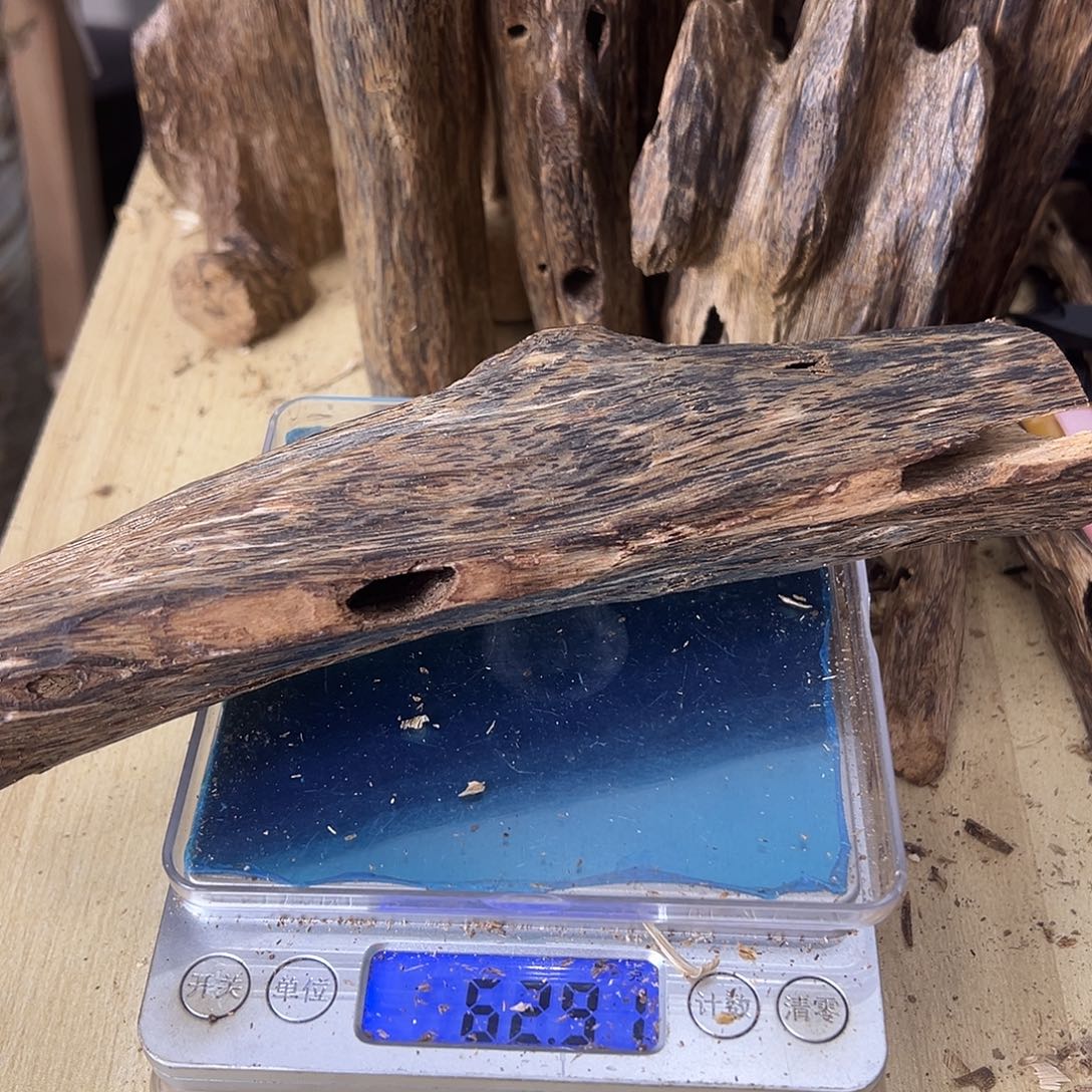 香料绿奇楠虫漏62克蓝宝石