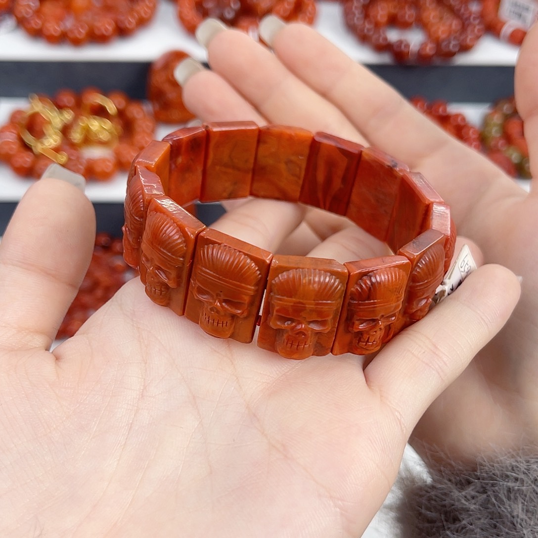 东***羊南红玛瑙未镶嵌瓦西雕刻手牌