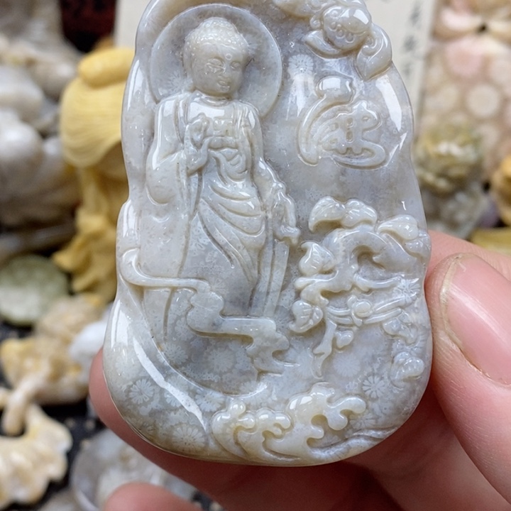 颈饰未镶嵌硅化珊瑚（珊瑚玉）
