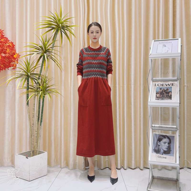 A207波西米亚红设计气质秋冬轻奢针织连衣裙时尚复古