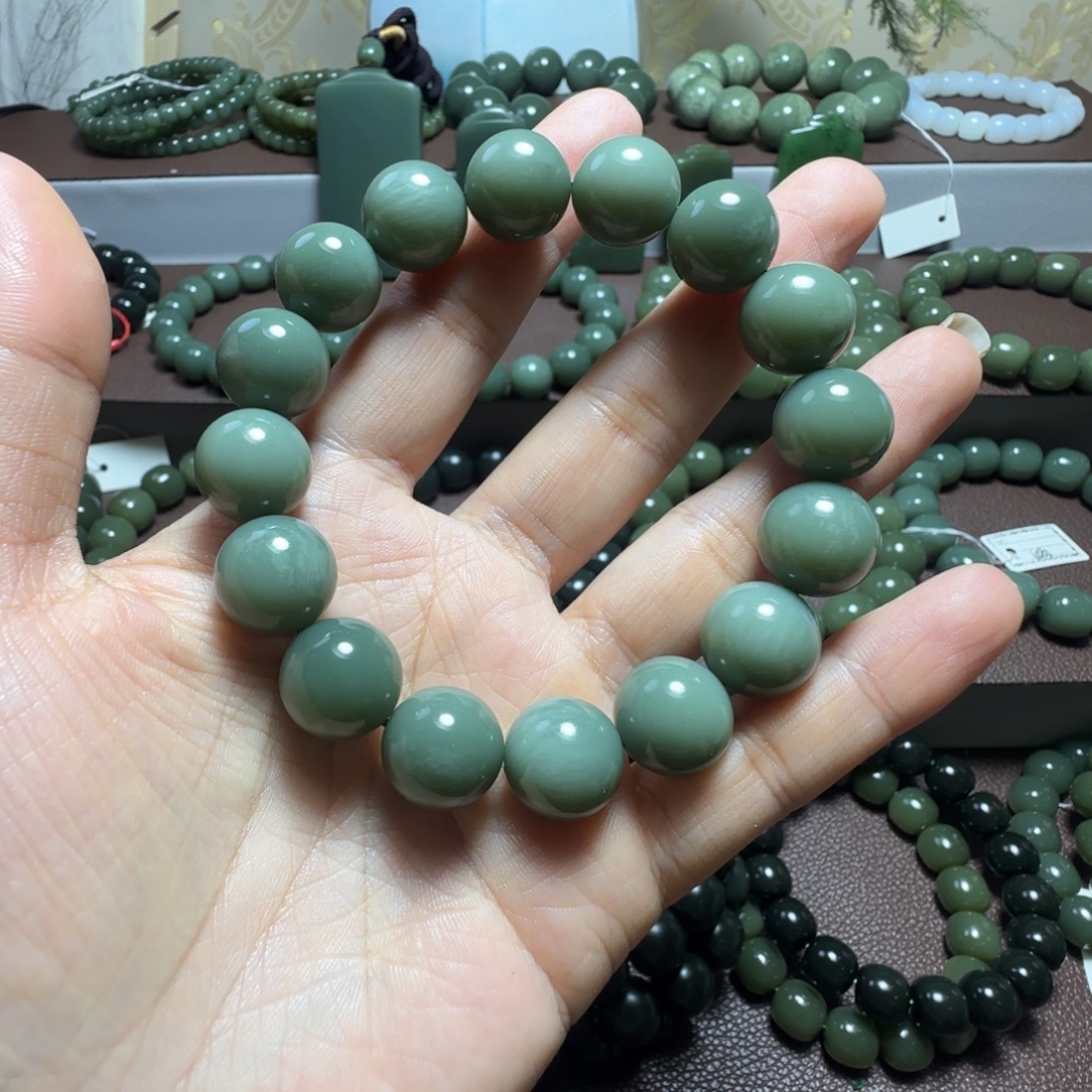 斯***齐和田玉未镶嵌手串