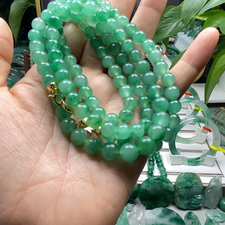 轻***王石英质玉未镶嵌颈饰