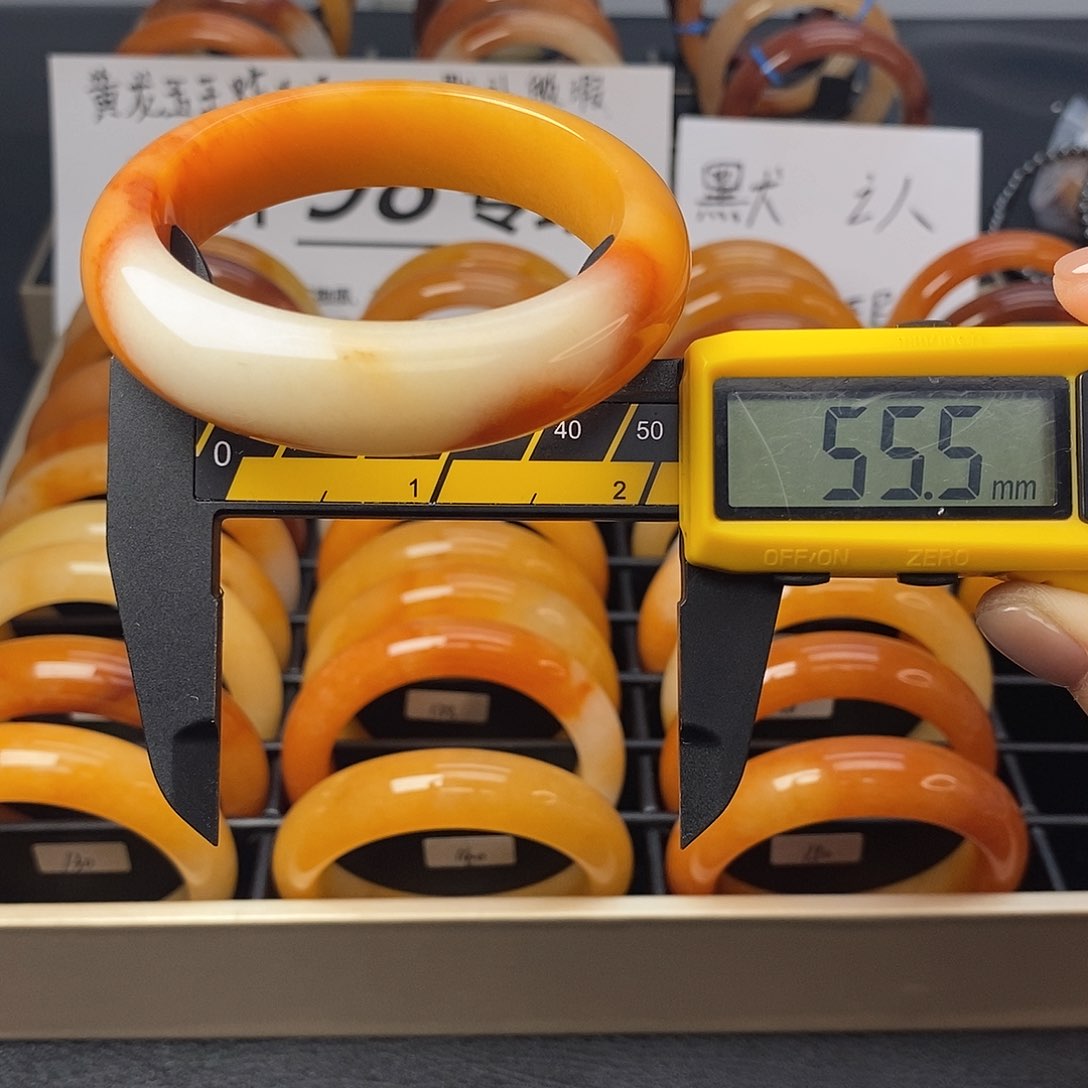 未镶嵌石英质玉（黄龙玉）手镯157号