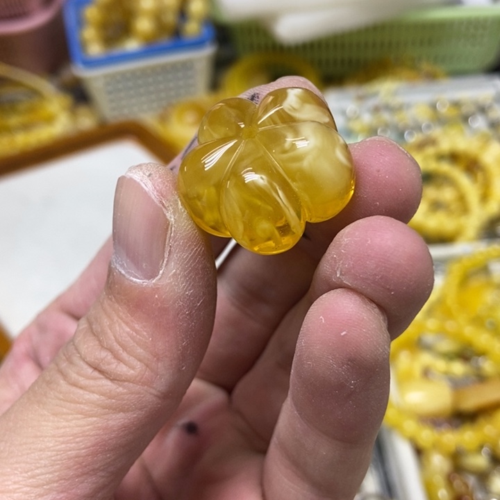 蜜蜡未镶嵌裸石吊坠