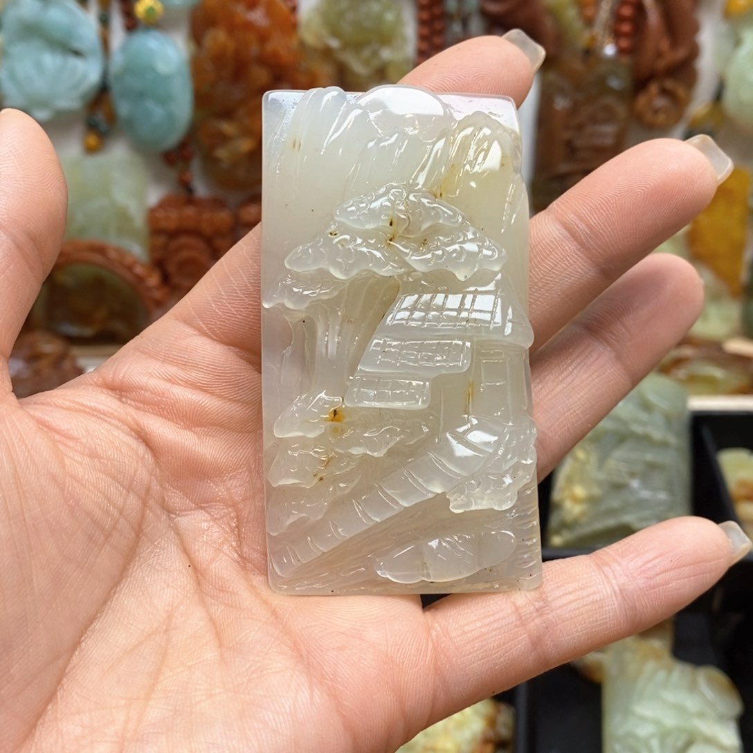 蛇纹石玉颈饰未镶嵌