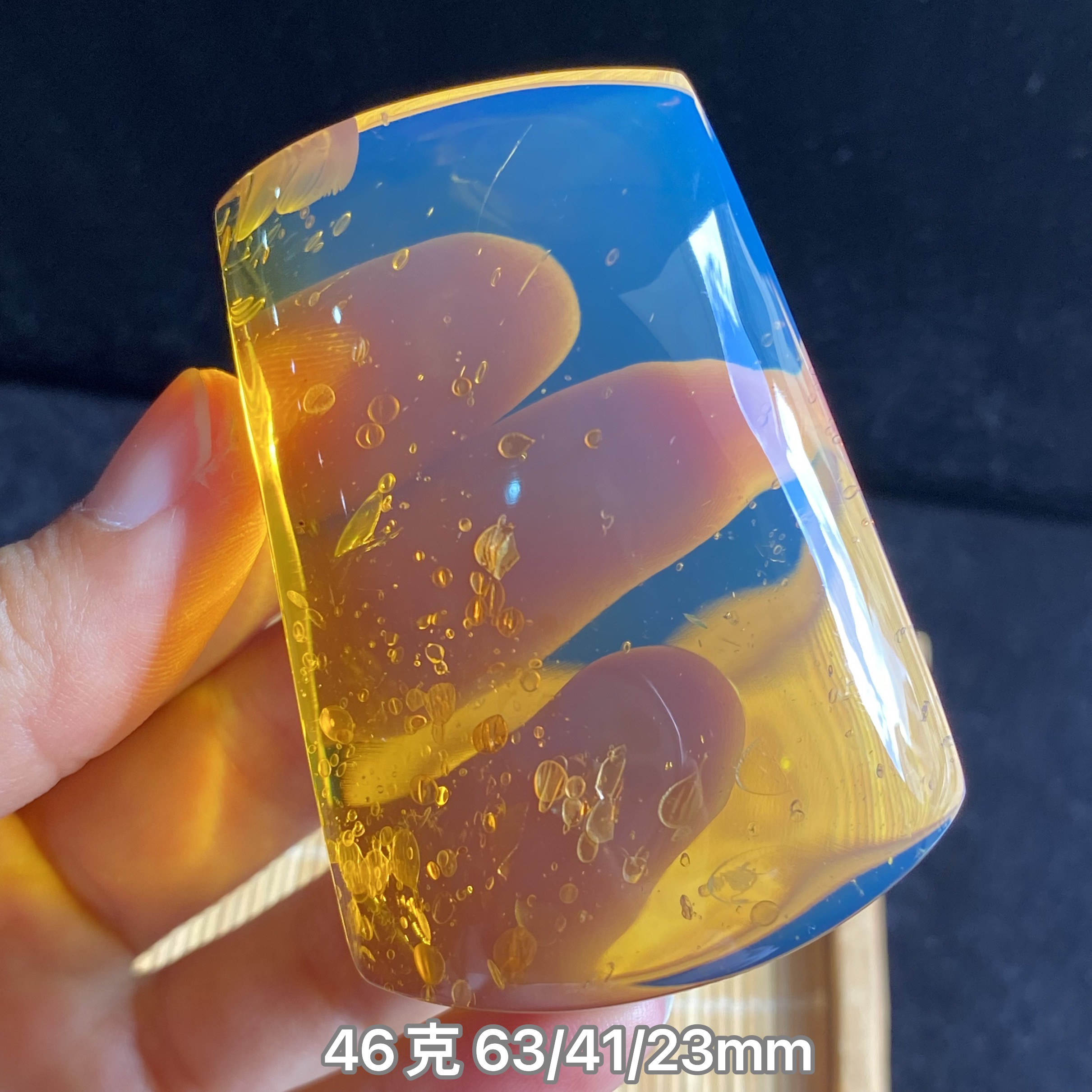 【小伊琥珀】46克天空蓝雨花珀牌子