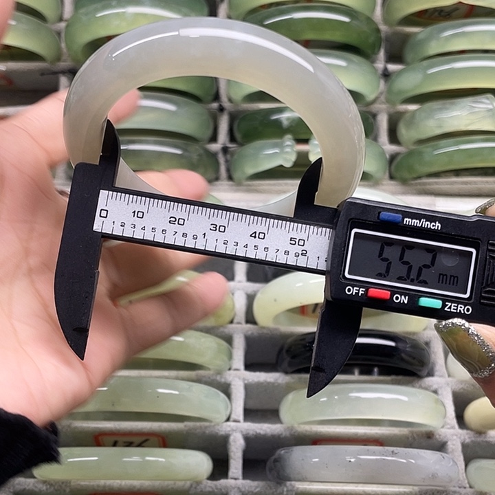 蛇纹石玉未镶嵌手镯132