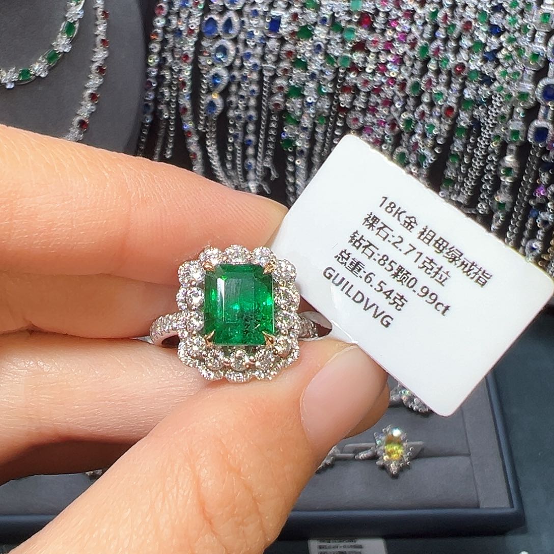 祖母绿戒指18K金镶嵌