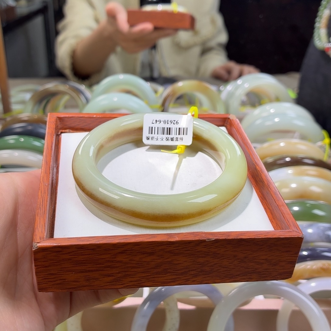 和田玉未镶嵌手镯59/60