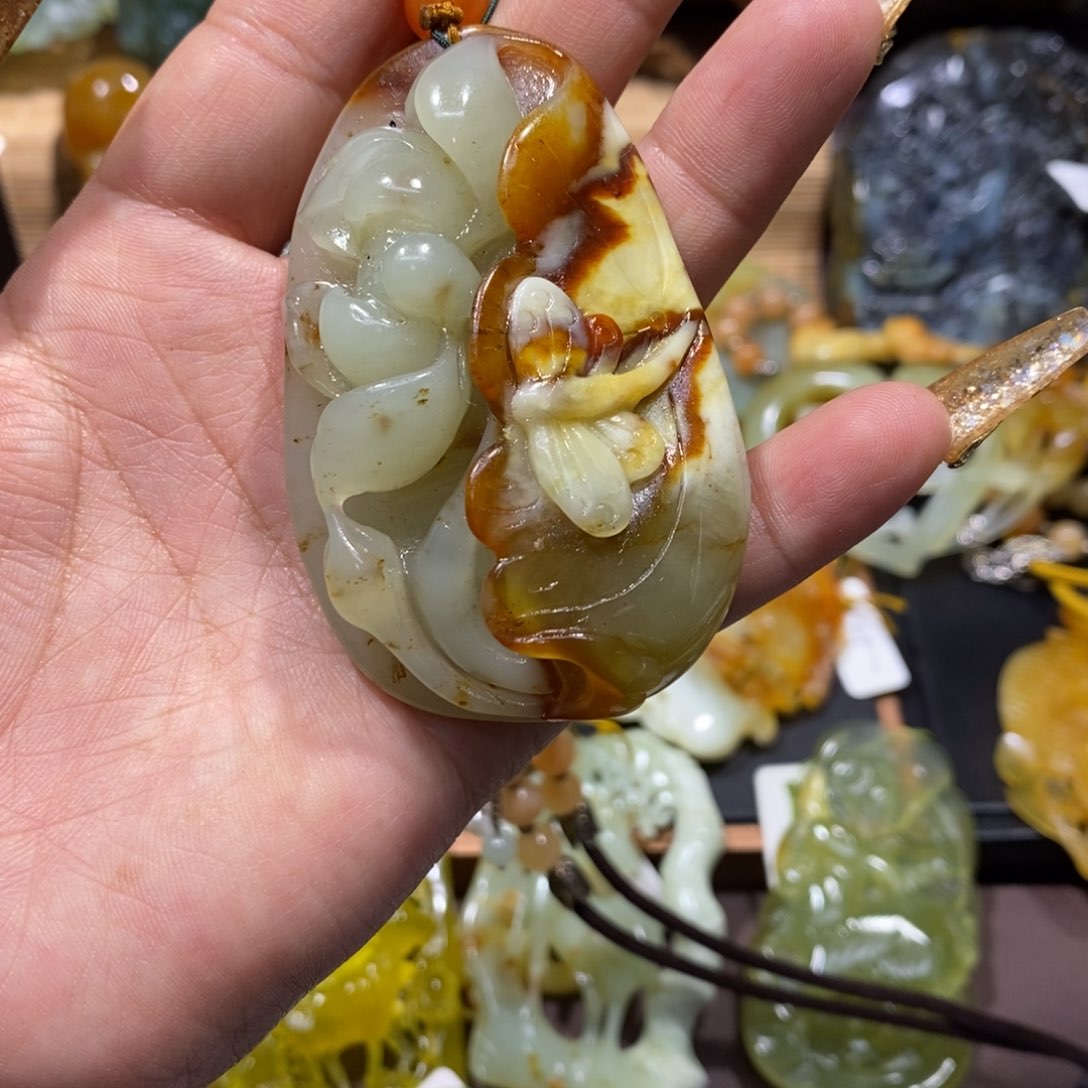 蛇纹石玉颈饰未镶嵌