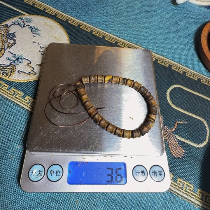 香***芋木木手工艺品绿棋红骨凹身散珠3.6克