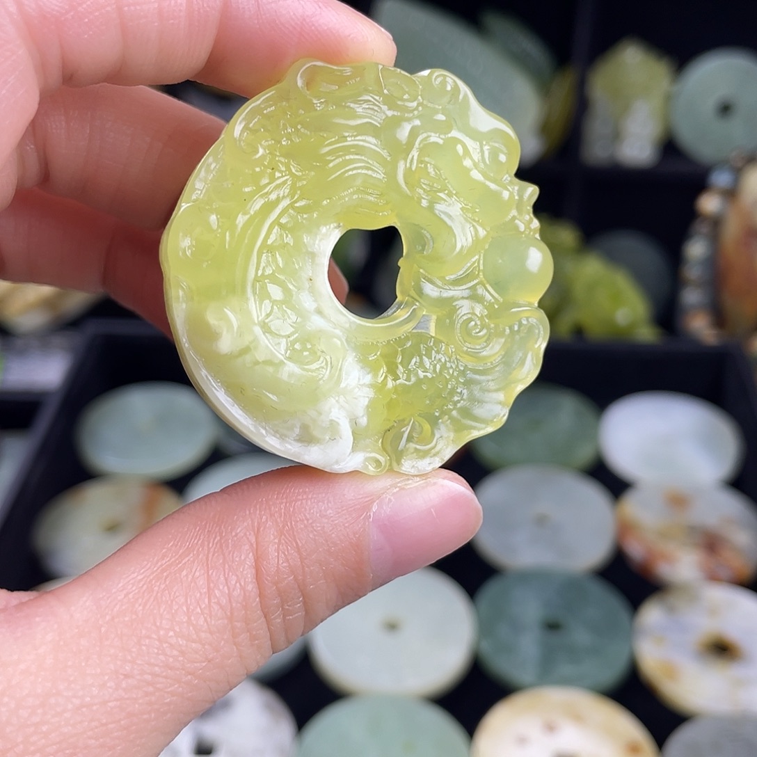 岫玉合金颈饰吊坠车挂