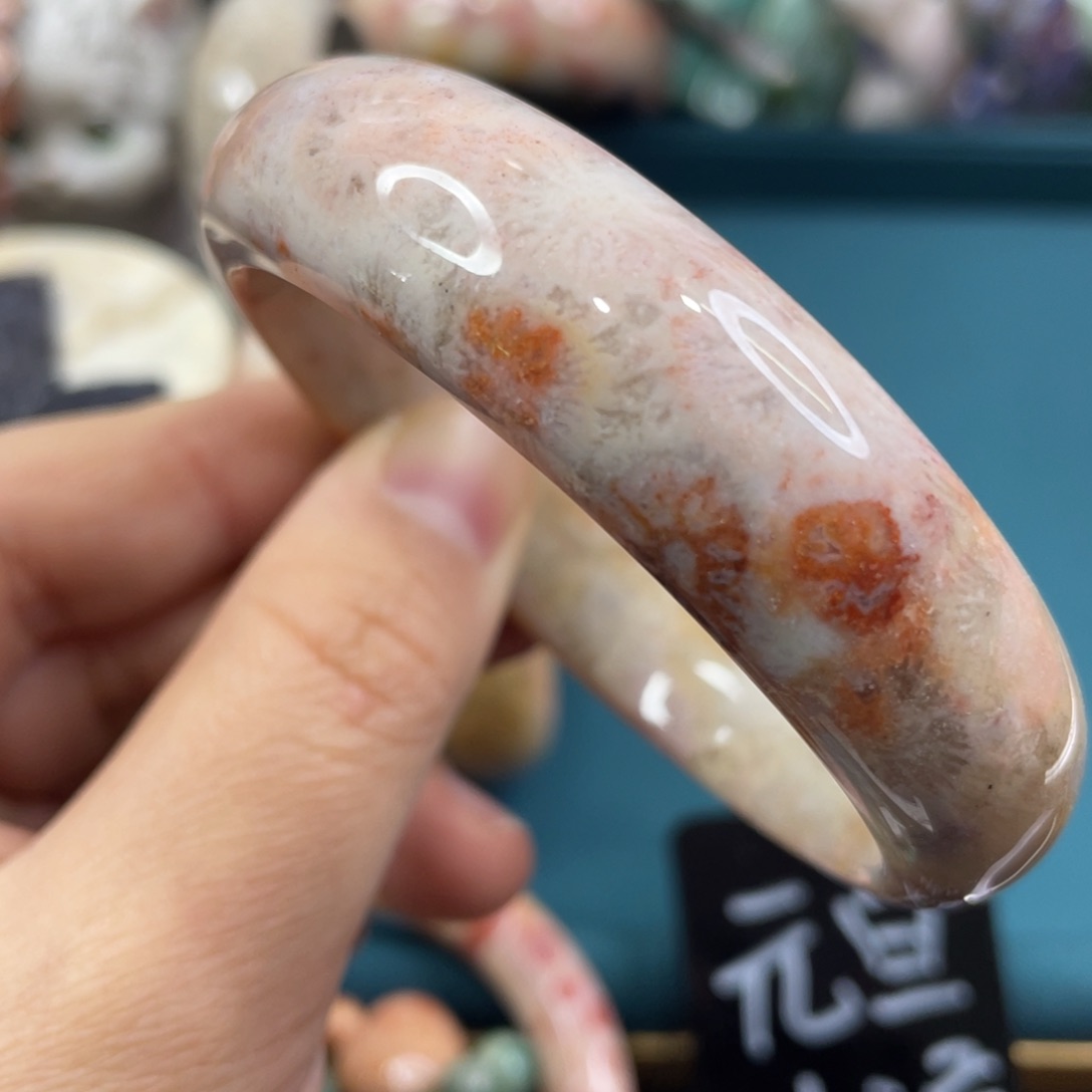 未镶嵌手镯硅化玉