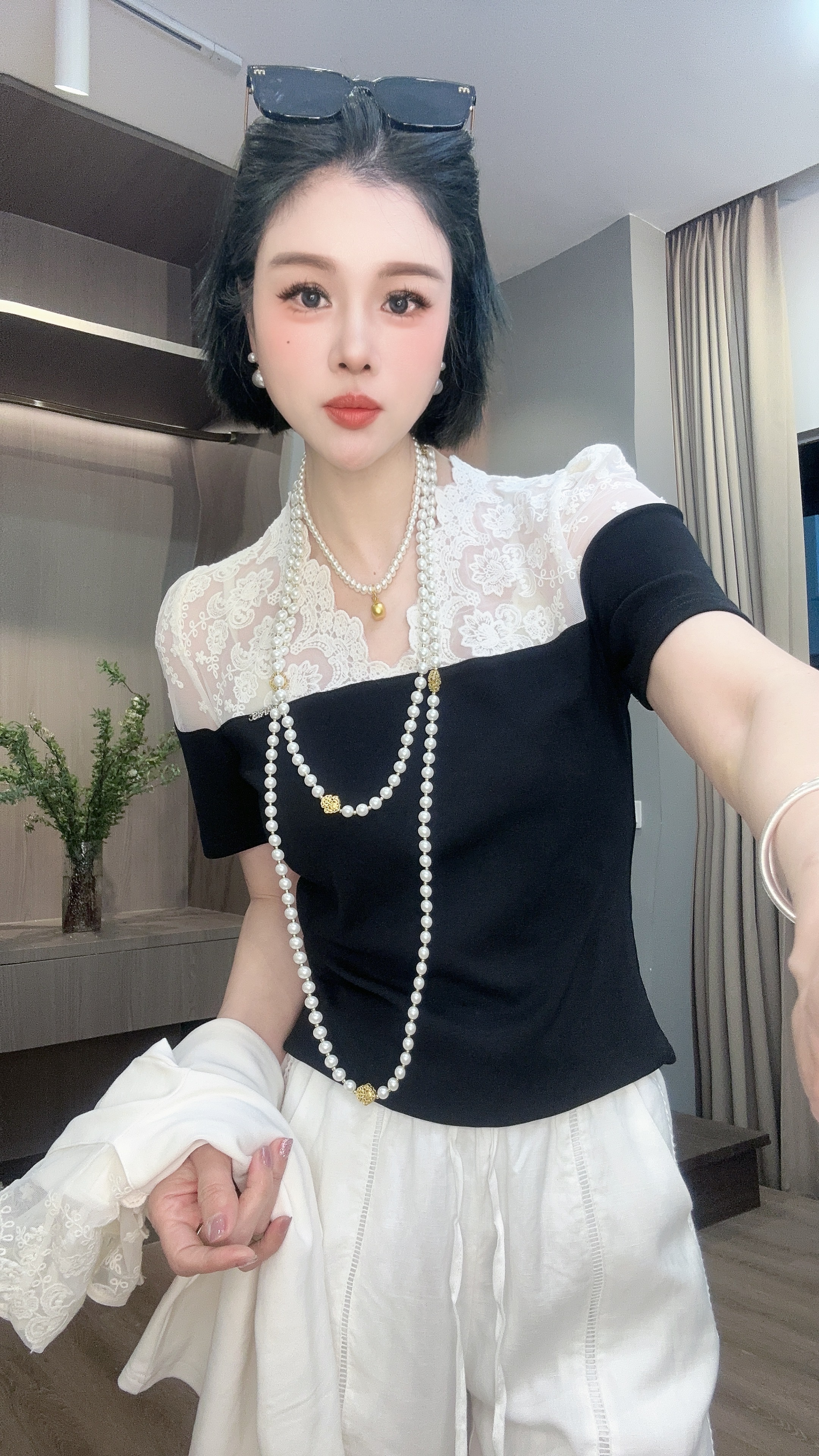 【NO退NO换】欧货高级感v领蕾丝拼接上衣修身显瘦短袖T恤